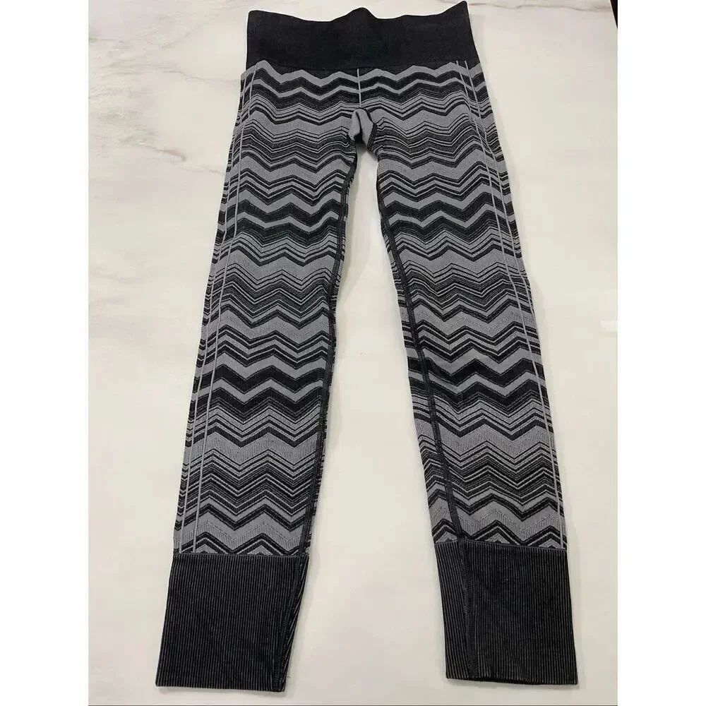LULULEMON Ebb To Street Pant Gray Chevron Compression Tight - Women’s